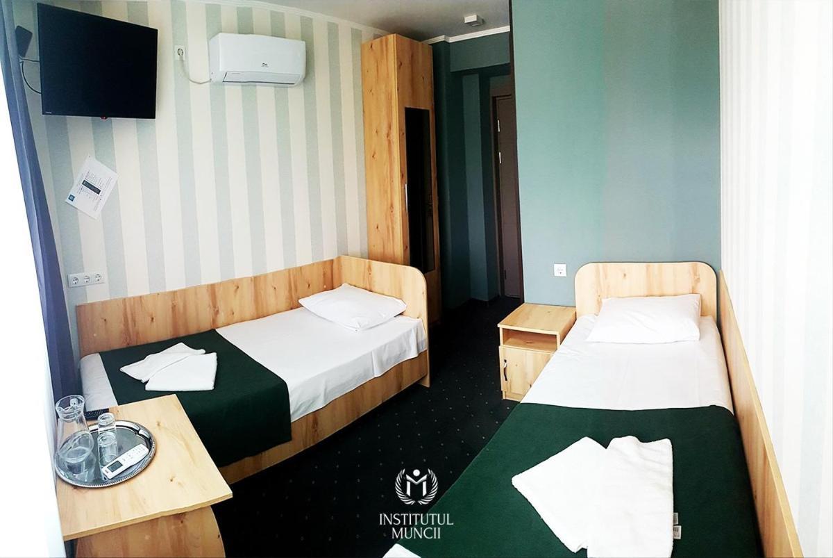 Institutul Muncii Hotel Chişinău Esterno foto